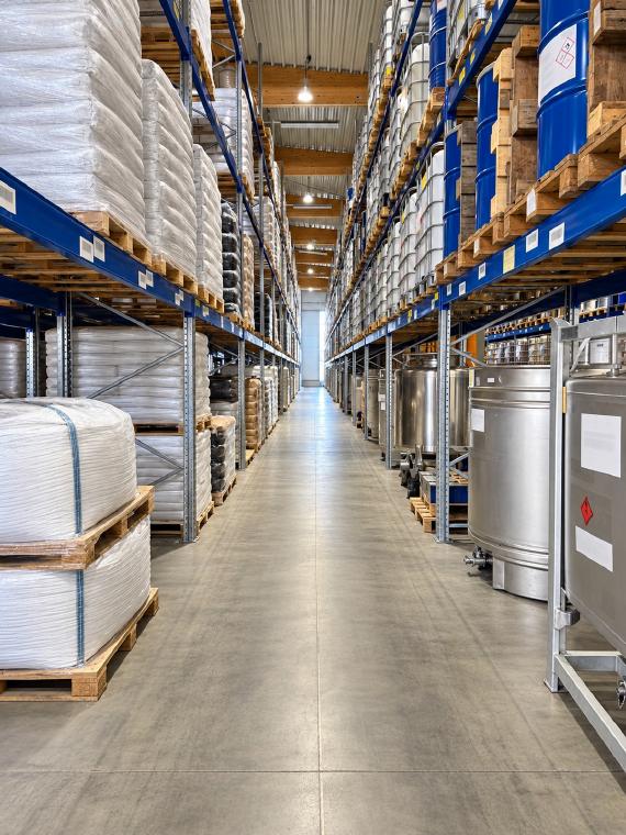 Fassware und Big Bags im Palettenregal